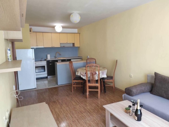 Дава се под наем Двустаен апартамент в Бургас, Славейков - 56 кв.м за 331.5 € - Снимка #1