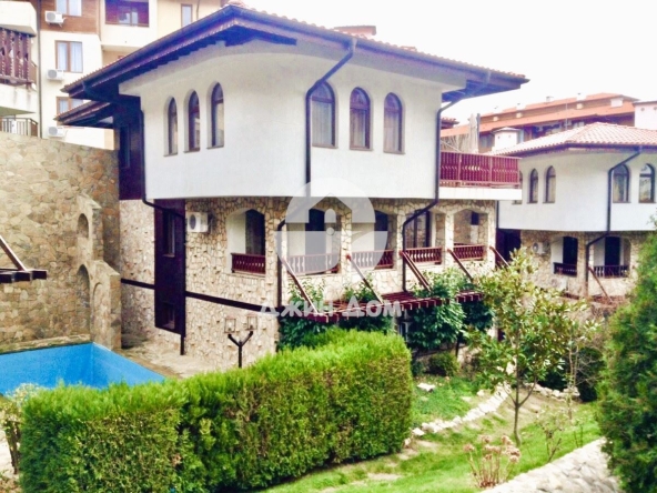 Къща в Свети Влас - 250 кв.м за 1400 €/кв.м - Снимка #1