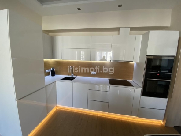 Дава се под наем Тристаен апартамент в София, Център - 82 кв.м за 947.58 € - Снимка #1