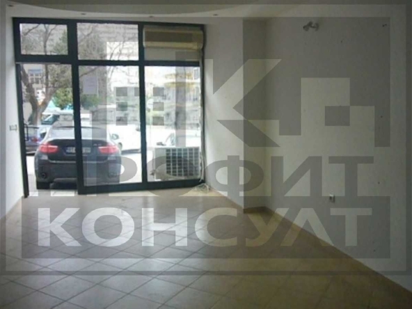 Дава се под наем Магазин в Велико Търново, Център - 52 кв.м за 459 € - Снимка #1