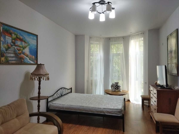 Дава се под наем Двустаен апартамент в София, Оборище - 70 кв.м за 423.3 € - Снимка #1