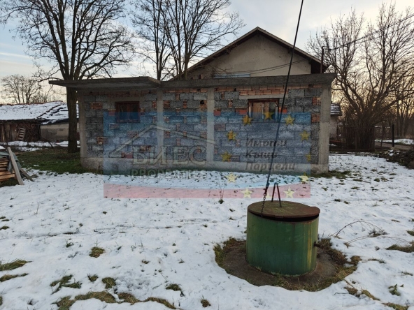 Къща в с. Кошарите, Област Перник - 40 кв.м за 810 €/кв.м - Снимка #1