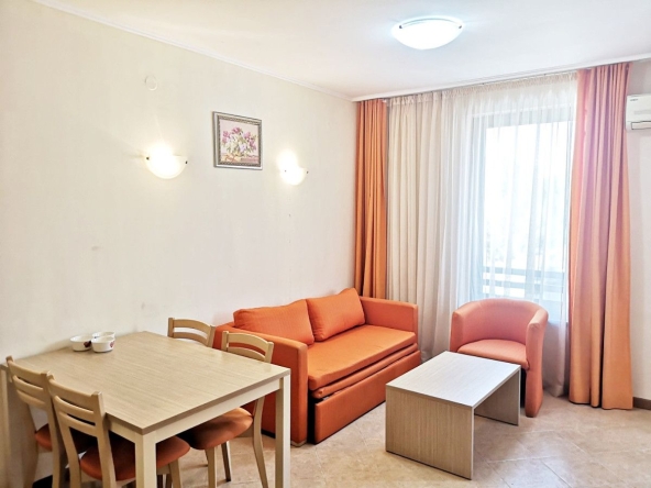Двустаен апартамент в к.к. Слънчев бряг - 55 кв.м за 1291 €/кв.м - Снимка #1