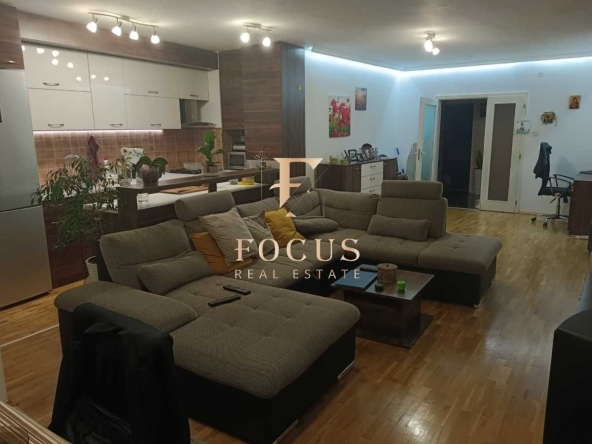 Тристаен апартамент в Пловдив, Център - 116 кв.м за 1981 €/кв.м - Снимка #1