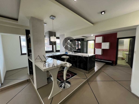 Тристаен апартамент в Пловдив, Кършияка - 140 кв.м за 1800 €/кв.м - Снимка #1