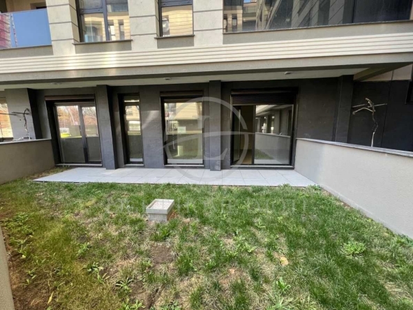 Тристаен апартамент в Пловдив, Каменица 2 - 117 кв.м за 1411 €/кв.м - Снимка #1