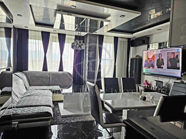 Тристаен апартамент в Пловдив, Кючук Париж - 100 кв.м за 2250 €/кв.м - Снимка #1