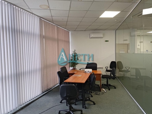 Дава се под наем Офис в София, Кръстова вада - 300 кв.м за 2100 € - Снимка #1