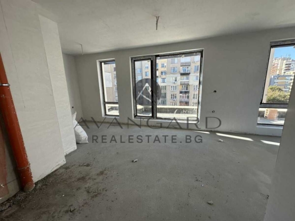 Тристаен апартамент в Пловдив, Кючук Париж - 231 кв.м за 972 €/кв.м - Снимка #1