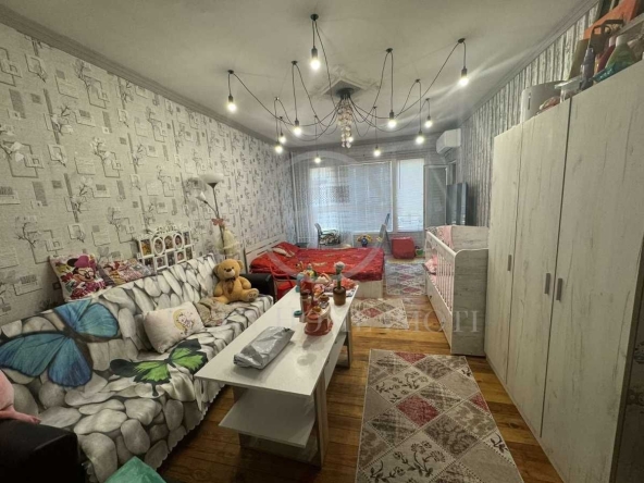 Дава се под наем Тристаен апартамент в Пловдив, Кършияка - 88 кв.м за 105000 € - Снимка #1