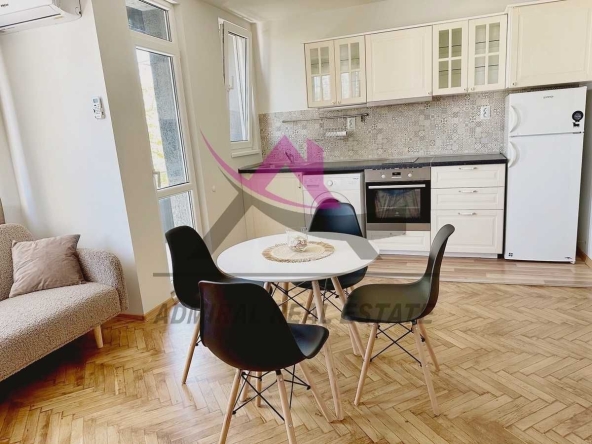 Дава се под наем Двустаен апартамент в Варна, Център - 55 кв.м за 500 € - Снимка #1