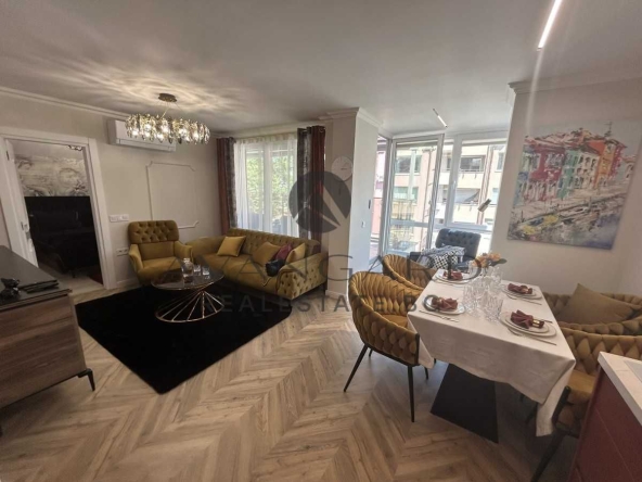 Тристаен апартамент в Пловдив, Център - 110 кв.м за 2591 €/кв.м - Снимка #1