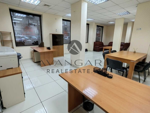 Дава се под наем Офис в Пловдив, Кършияка - 60 кв.м за 435 € - Снимка #1