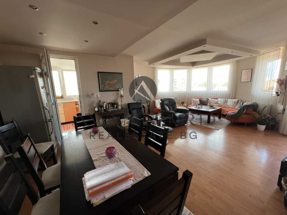 Тристаен апартамент в Пловдив, Кючук Париж - 113 кв.м за 2027 €/кв.м - Снимка #1