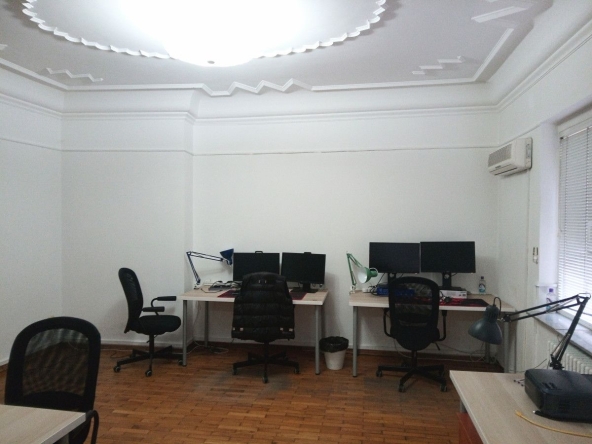 Дава се под наем Офис в София, Център - 171 кв.м за 1450 € - Снимка #1