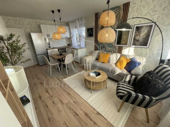 Тристаен апартамент в Пловдив, Център - 70 кв.м за 2108 €/кв.м - Снимка #1