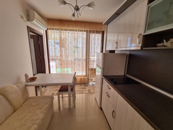Дава се под наем Двустаен апартамент в Приморско - 39 кв.м за 1785 € - Снимка #1
