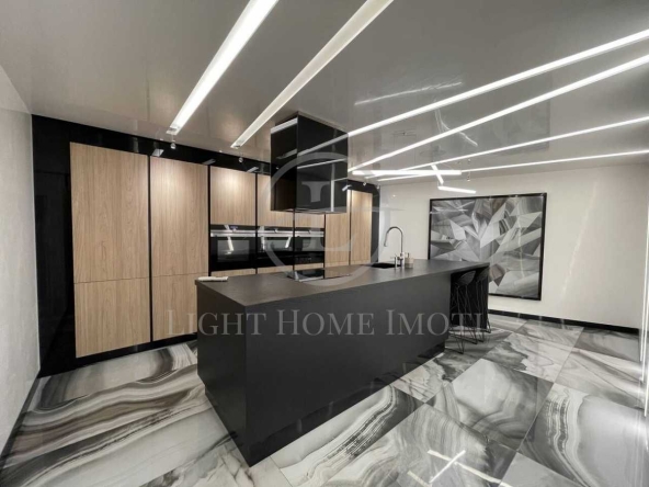 Тристаен апартамент в Пловдив, Кършияка - 132 кв.м за 1940 €/кв.м - Снимка #1