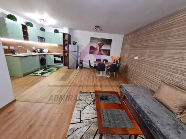 Дава се под наем Тристаен апартамент в Варна, Център - 100 кв.м за 1150 € - Снимка #1