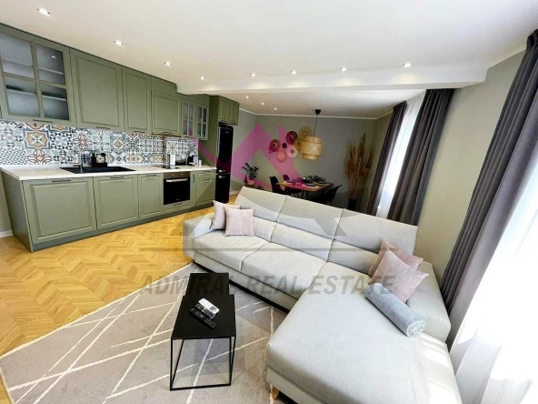 Дава се под наем Двустаен апартамент в Варна, Център - 70 кв.м за 700 € - Снимка #1