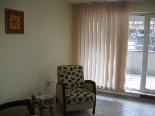 Дава се под наем Офис в София, Зона Б-18 - 30 кв.м за 357 € - Снимка #1