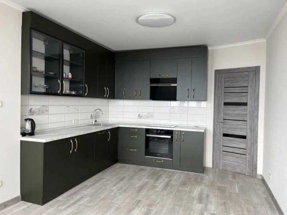 Дава се под наем Двустаен апартамент в София, Хиподрума - 76 кв.м за 561 € - Снимка #1