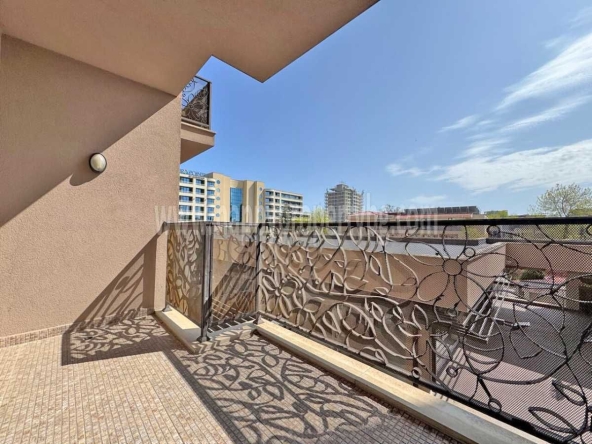 Двустаен апартамент в к.к. Слънчев бряг - 69 кв.м за 1283 €/кв.м - Снимка #1