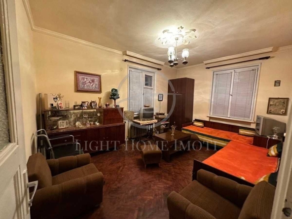 Двустаен апартамент в Пловдив, Център - 75 кв.м за 1812 €/кв.м - Снимка #1