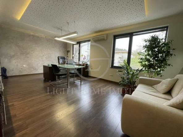 Офис в Пловдив, Център - 101 кв.м за 2327 €/кв.м - Снимка #1