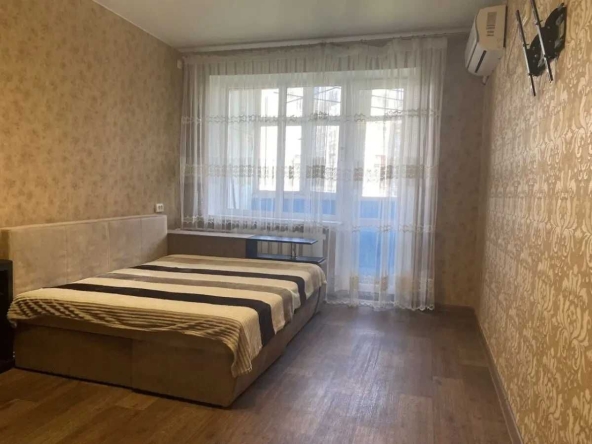 Дава се под наем Тристаен апартамент в София, Зона Б-5 - 80 кв.м за 663 € - Снимка #1