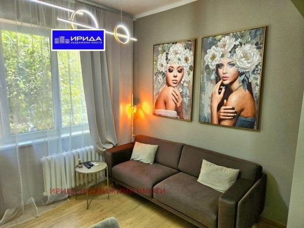 Тристаен апартамент в София, Център - 68 кв.м за 4044 €/кв.м - Снимка #1