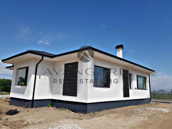 Къща в с. Белащица, Област Пловдив - 160 кв.м за 2040 €/кв.м - Снимка #1