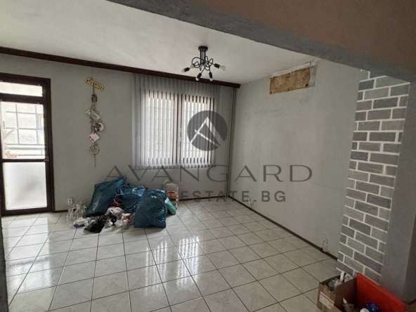 Тристаен апартамент в Пловдив, Кючук Париж - 100 кв.м за 1643 €/кв.м - Снимка #1