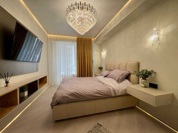 Дава се под наем Двустаен апартамент в София, Център - 77 кв.м за 500 € - Снимка #1