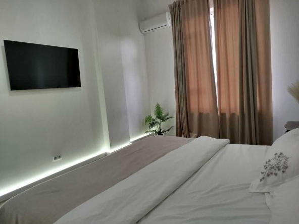 Дава се под наем Двустаен апартамент в София, Лозенец - 90 кв.м за 450 € - Снимка #1
