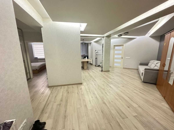 Дава се под наем Едностаен апартамент в София, Студентски град - 40 кв.м за 350 € - Снимка #1