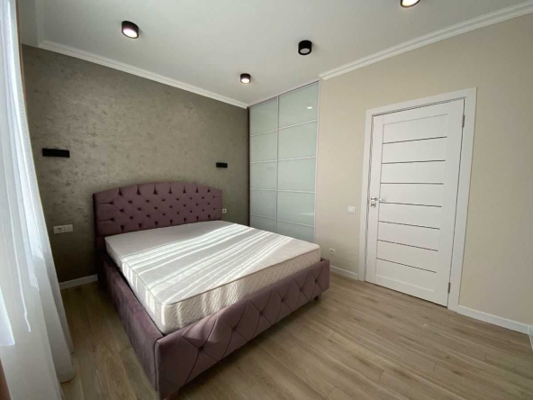 Дава се под наем Двустаен апартамент в София, Хладилника - 56 кв.м за 500 € - Снимка #1