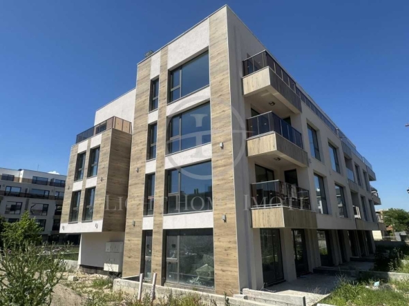 Двустаен апартамент в Пловдив, Христо Смирненски - 70 кв.м за 1093 €/кв.м - Снимка #1