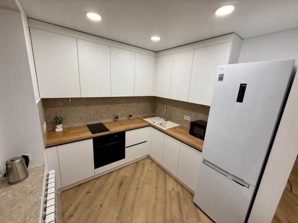 Дава се под наем Едностаен апартамент в София, Студентски град - 36 кв.м за 375 € - Снимка #1