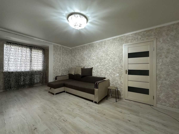 Дава се под наем Едностаен апартамент в София, Студентски град - 40 кв.м за 380 € - Снимка #1