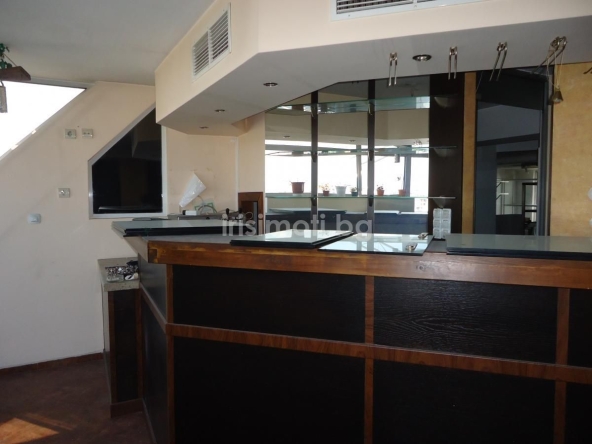 Дава се под наем Заведение в София, Център - 228 кв.м за 1368 € - Снимка #1