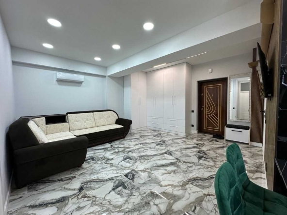 Дава се под наем Двустаен апартамент в София, Център - 65 кв.м за 500 € - Снимка #1