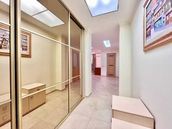 Дава се под наем Двустаен апартамент в София, Гео Милев - 80 кв.м за 425 € - Снимка #1