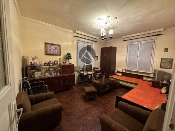 Двустаен апартамент в Пловдив, Център - 77 кв.м за 1728 €/кв.м - Снимка #1