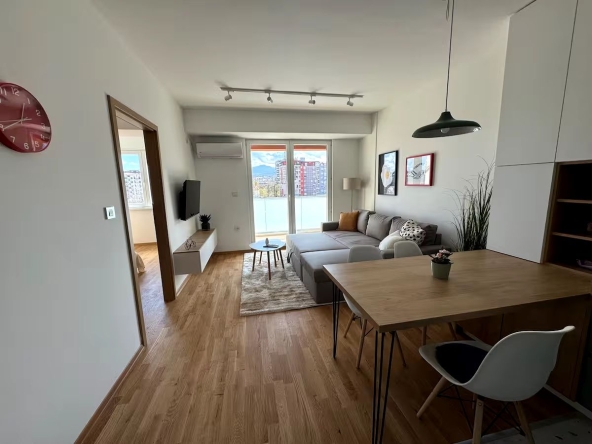 Дава се под наем Двустаен апартамент в София, Витоша - 75 кв.м за 448.8 € - Снимка #1