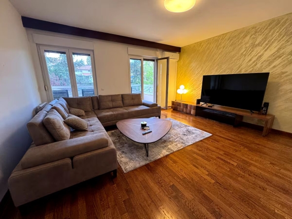 Дава се под наем Тристаен апартамент в София, Лозенец - 110 кв.м за 663 € - Снимка #1