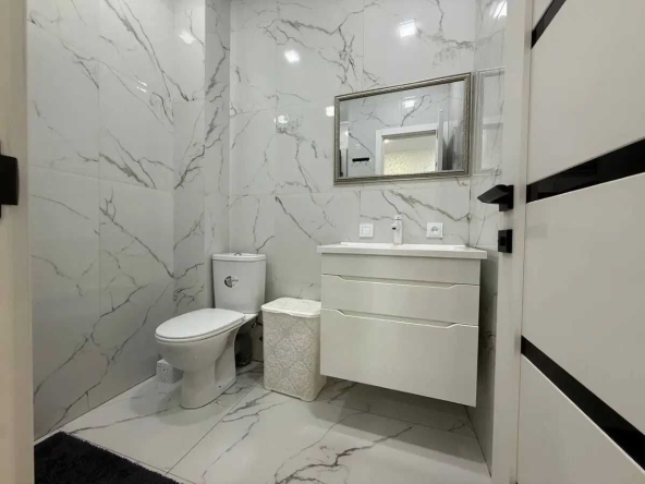 Дава се под наем Двустаен апартамент в София, Център - 55 кв.м за 408 € - Снимка #1