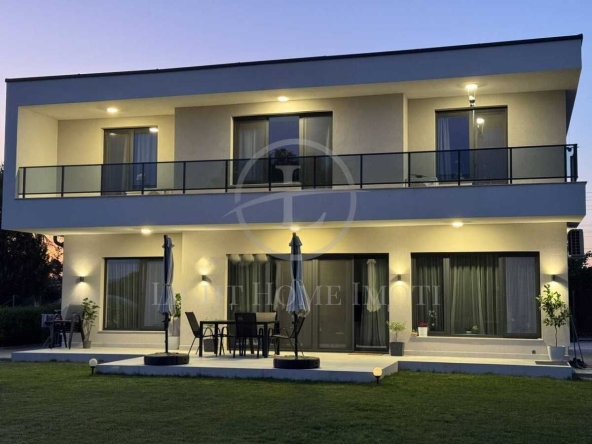 Къща в с. Бенковски, Област Пловдив - 205 кв.м за 1400 €/кв.м - Снимка #1