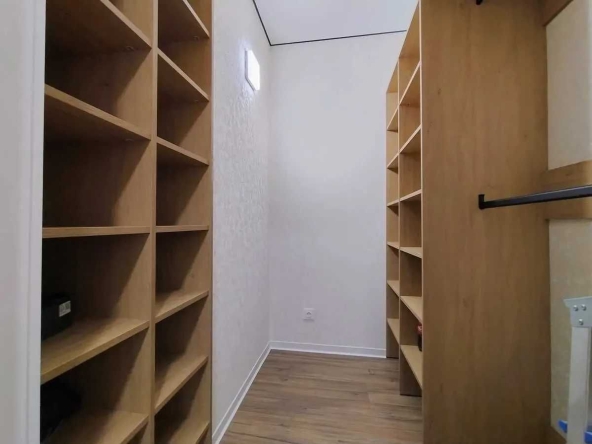 Дава се под наем Двустаен апартамент в София, Център - 65 кв.м за 397.8 € - Снимка #1