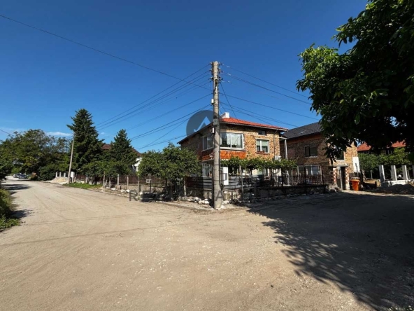 Къща в с. Златитрап, Област Пловдив - 128 кв.м за 1264 €/кв.м - Снимка #1